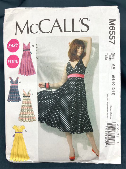 Pattern - Misses' and Misses' Petite Dresses - Sizes 6-14