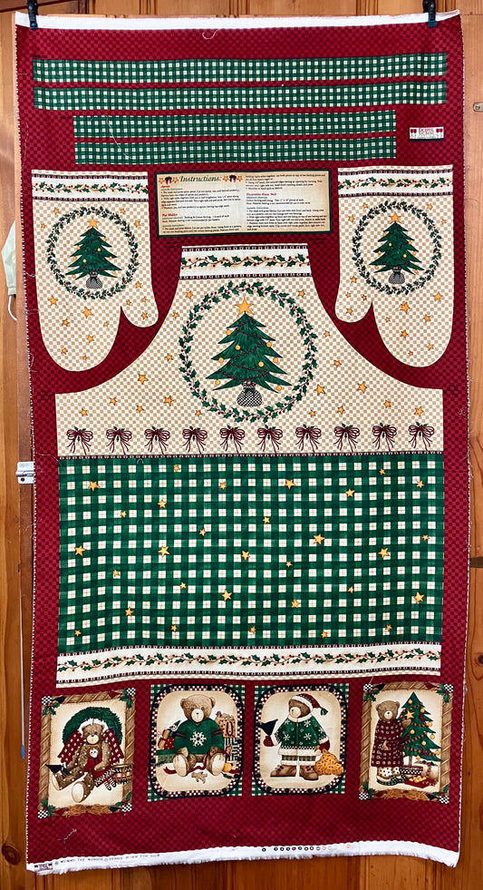 Quilt or Craft Panel - Christmas Apron and Mitts